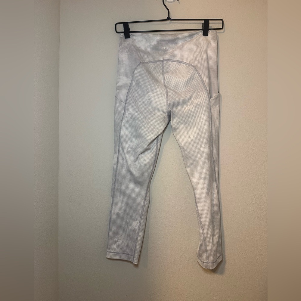 Athleta Women's Ultimate Stash Pocket Printed Capri leggings - Picture 4 of 8